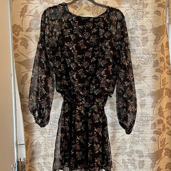 Rachael & Chloe layered floral sheer long sleeved dress - Picture 3 of 3